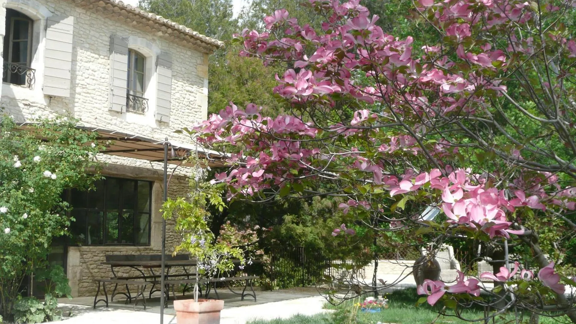 Mas Des Cigales Lambesc Villa